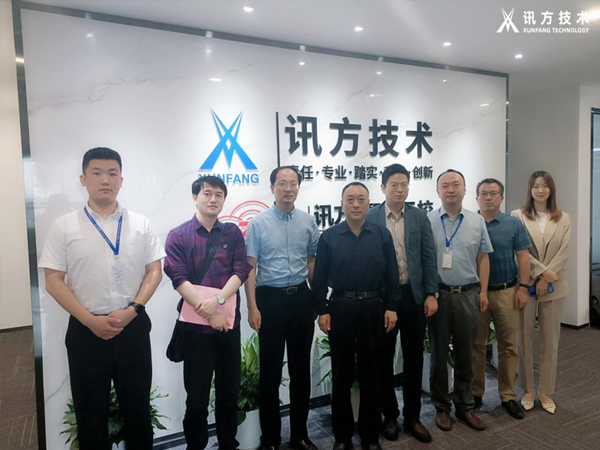 武汉职业技术学院校党委副书记何让波一行莅临豆豆钱官网技术武汉基地